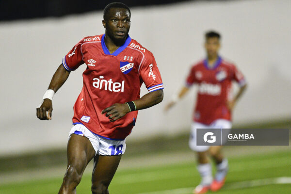 Christian Ébere, de Nacional. Copa AUF Uruguay. Estadio Juan Antonio Lavalleja.