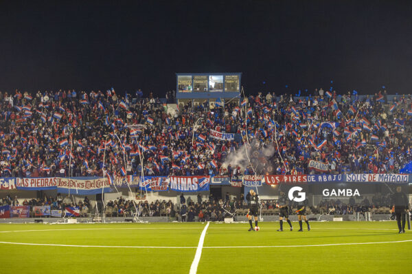 Esteban Guerra, árbitro central. Copa AUF Uruguay. Estadio Juan Antonio Lavalleja.