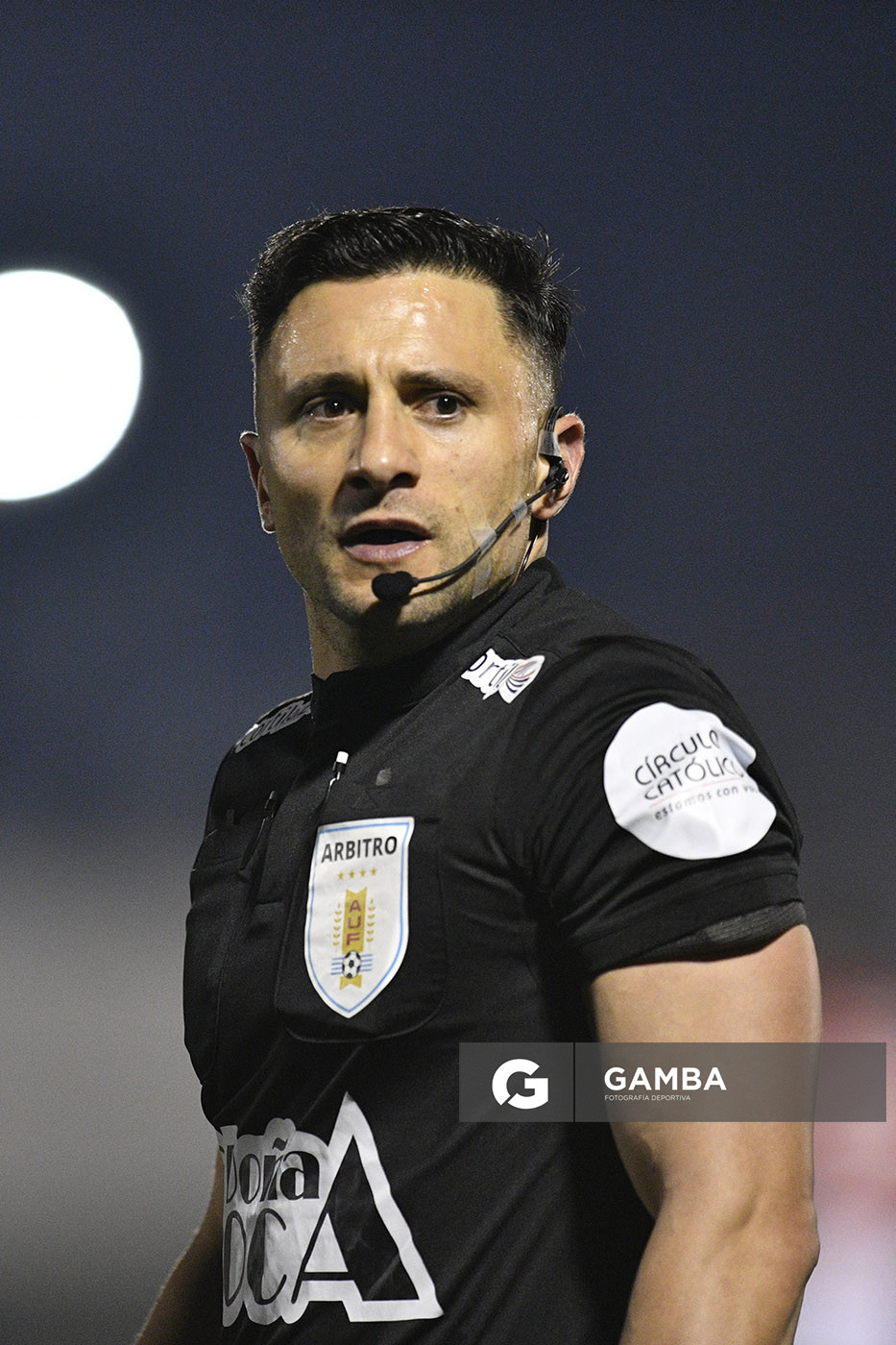 Esteban Guerra, árbitro central. Copa AUF Uruguay. Estadio Juan Antonio Lavalleja.