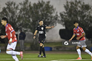 Esteban Guerra, árbitro central. Copa AUF Uruguay. Estadio Juan Antonio Lavalleja.