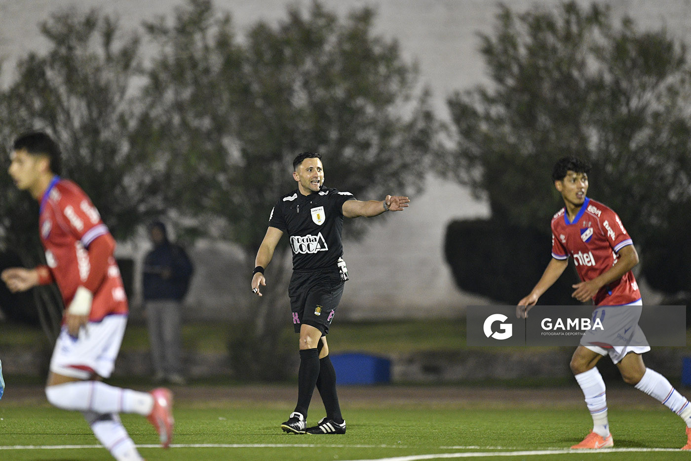Esteban Guerra, árbitro central. Copa AUF Uruguay. Estadio Juan Antonio Lavalleja.