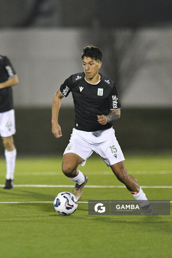 Diego Cheuquepal, de Racing. Copa AUF Uruguay. Estadio Juan Antonio Lavalleja.