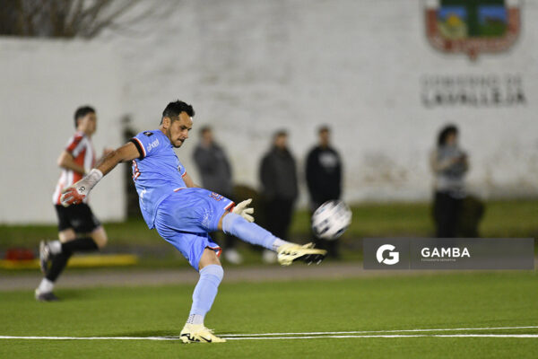 Richard Vázquez, golero de Atenas. Copa AUF Uruguay. Estadio Juan Antonio Lavalleja.
