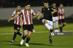 David Alfaro, de Racing. Copa AUF Uruguay. Estadio Juan Antonio Lavalleja.