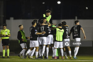 Jugadores de Racing. Copa AUF Uruguay. Estadio Juan Antonio Lavalleja.