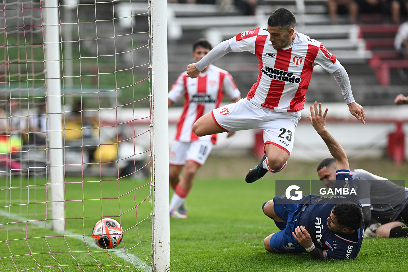 Emilio Crespo, de River Plate. Torneo Clausura. Estadio Parque Federico Saroldi.