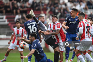 Maximiliano Gómez, de Nacional. Torneo Clausura. Estadio Parque Federico Saroldi.