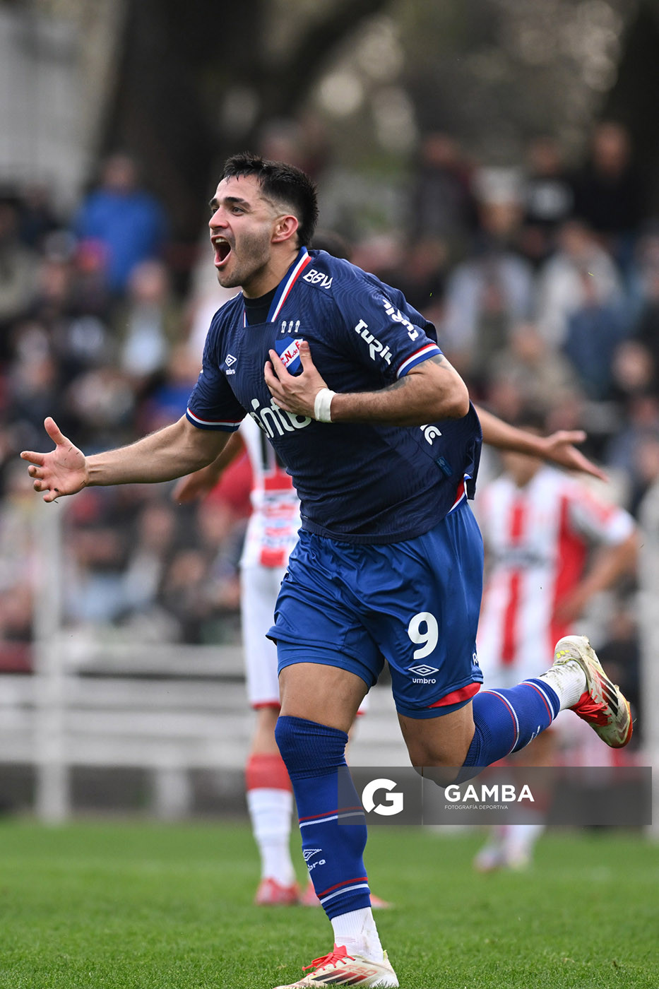 Maximiliano Gómez, de Nacional. Torneo Clausura. Estadio Parque Federico Saroldi.
