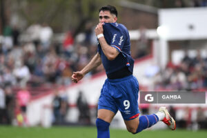 Maximiliano Gómez, de Nacional. Torneo Clausura. Estadio Parque Federico Saroldi.