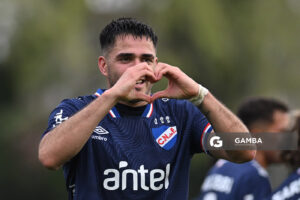 Maximiliano Gómez, de Nacional. Torneo Clausura. Estadio Parque Federico Saroldi.