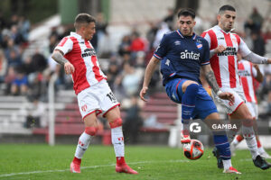 Maximiliano Gómez, de Nacional. Torneo Clausura. Estadio Parque Federico Saroldi.