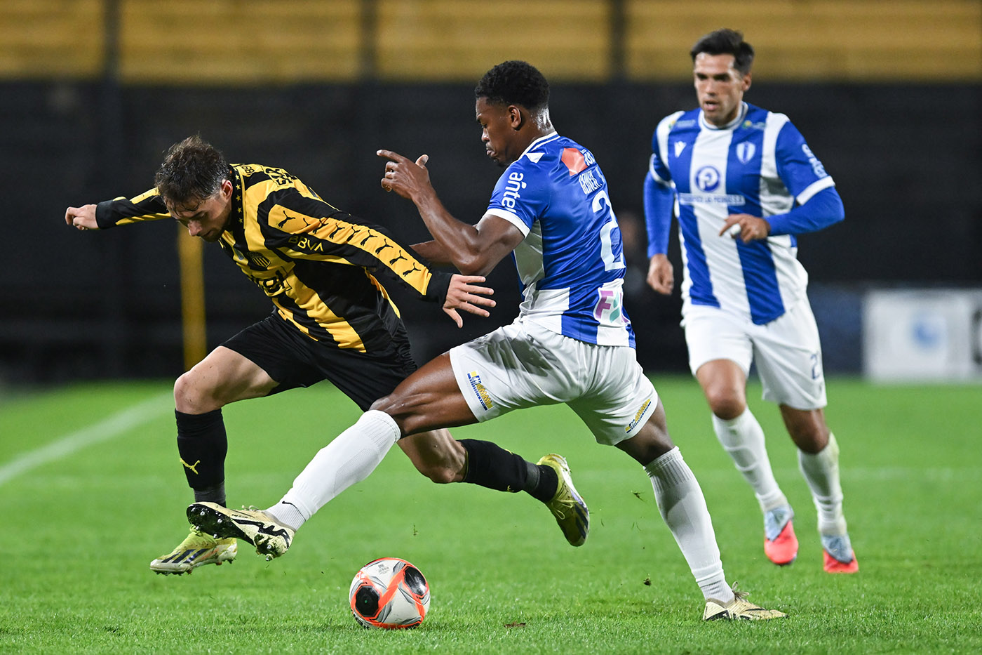 Peñarol 1 - Juventud 0.