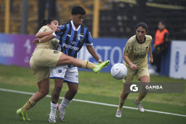 Ilana Guedes, de Liverpool. Campeonato Uruguayo de Fútbol Femenino. Estadio José Pedro Damiani.
