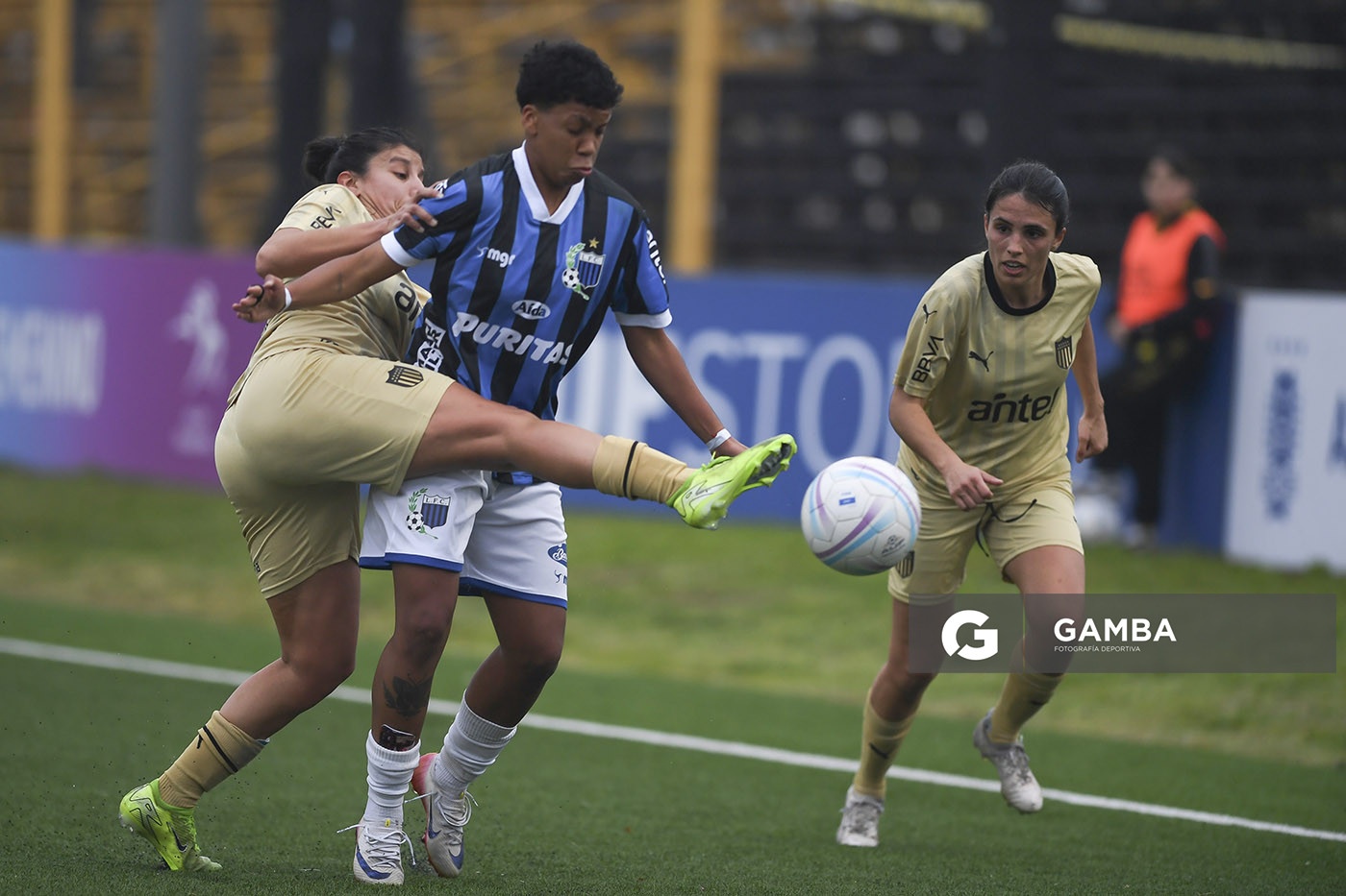 Ilana Guedes, de Liverpool. Campeonato Uruguayo de Fútbol Femenino. Estadio José Pedro Damiani.