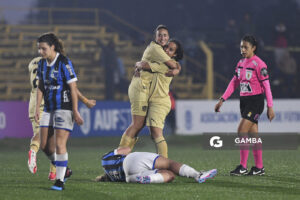 Tatiana Magallanes, de Peñarol. Campeonato Uruguayo de Fútbol Femenino. Estadio José Pedro Damiani.
