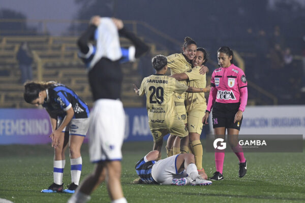 Tatiana Magallanes, de Peñarol. Campeonato Uruguayo de Fútbol Femenino. Estadio José Pedro Damiani.