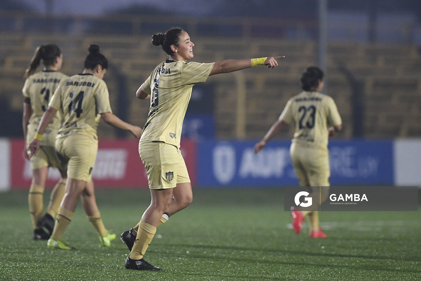 Tatiana Magallanes, de Peñarol. Campeonato Uruguayo de Fútbol Femenino. Estadio José Pedro Damiani.