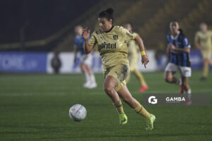 Jemina Rolfo, de Peñarol. Campeonato Uruguayo de Fútbol Femenino. Estadio José Pedro Damiani.