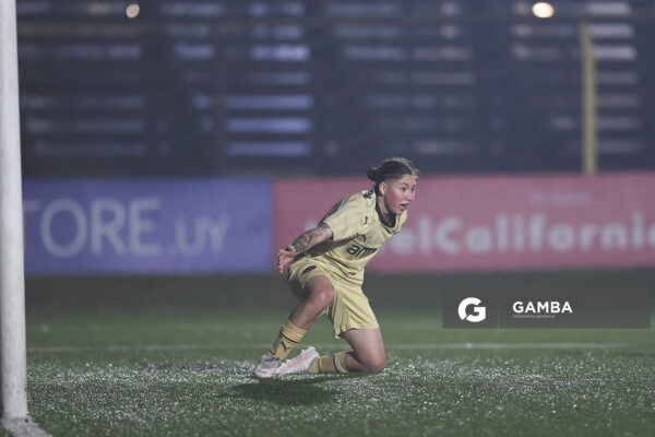 Érika Vidiella, de Peñarol. Campeonato Uruguayo de Fútbol Femenino. Estadio José Pedro Damiani.