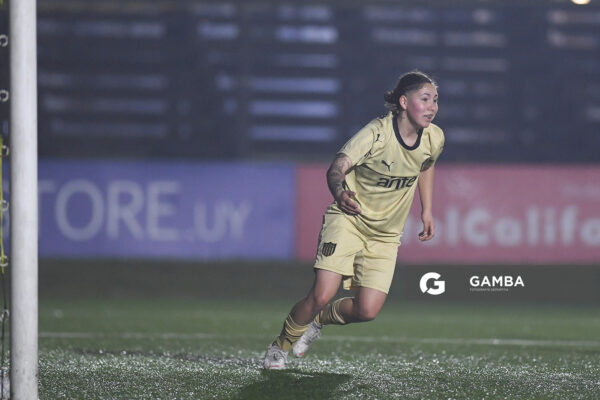 Érika Vidiella, de Peñarol. Campeonato Uruguayo de Fútbol Femenino. Estadio José Pedro Damiani.