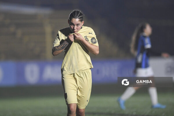 Érika Vidiella, de Peñarol. Campeonato Uruguayo de Fútbol Femenino. Estadio José Pedro Damiani.