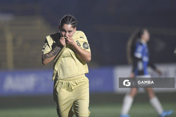 Érika Vidiella, de Peñarol. Campeonato Uruguayo de Fútbol Femenino. Estadio José Pedro Damiani.