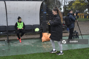 Cecilia Santo, directora técnica de Peñarol. Campeonato Uruguayo de Fútbol Femenino. Estadio José Pedro Damiani.