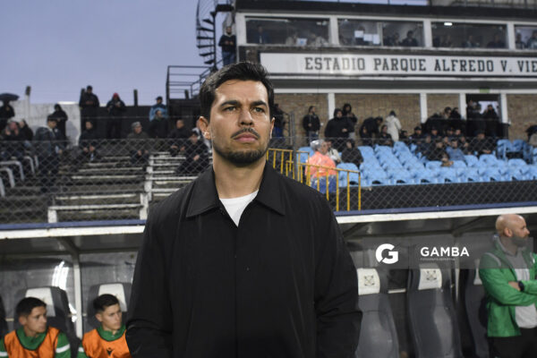 Cristian Chambian, director técnico de Racing. Torneo Clausura. Estadio Parque Alfredo V. Viera.