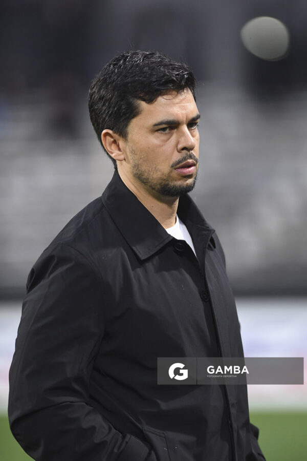 Cristian Chambian, director técnico de Racing. Torneo Clausura. Estadio Parque Alfredo V. Viera.