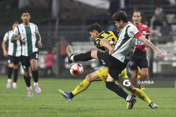 Maximiliano Silvera, de Peñarol. Torneo Clausura. Estadio Parque Alfredo V. Viera.