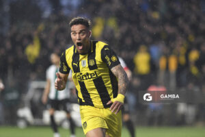 Javier Méndez, de Peñarol. Torneo Clausura. Estadio Parque Alfredo V. Viera.