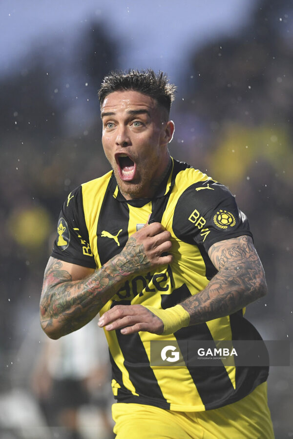 Javier Méndez, de Peñarol. Torneo Clausura. Estadio Parque Alfredo V. Viera.