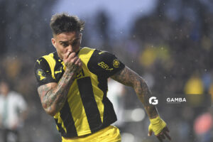 Javier Méndez, de Peñarol. Torneo Clausura. Estadio Parque Alfredo V. Viera.