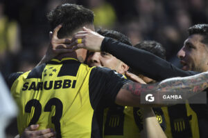 Javier Méndez, de Peñarol. Torneo Clausura. Estadio Parque Alfredo V. Viera.