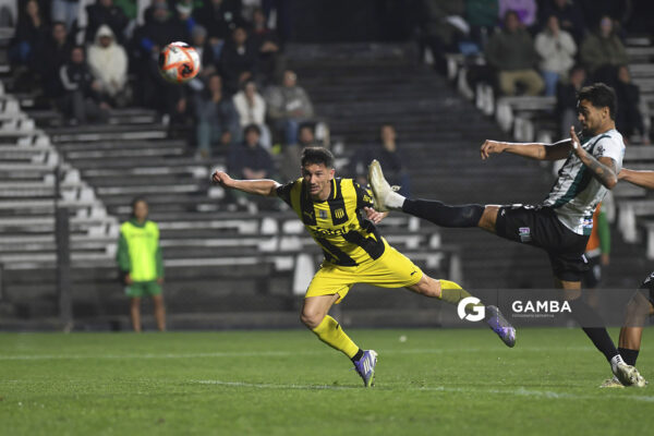 Maximiliano Silvera, de Peñarol. Torneo Clausura. Estadio Parque Alfredo V. Viera.