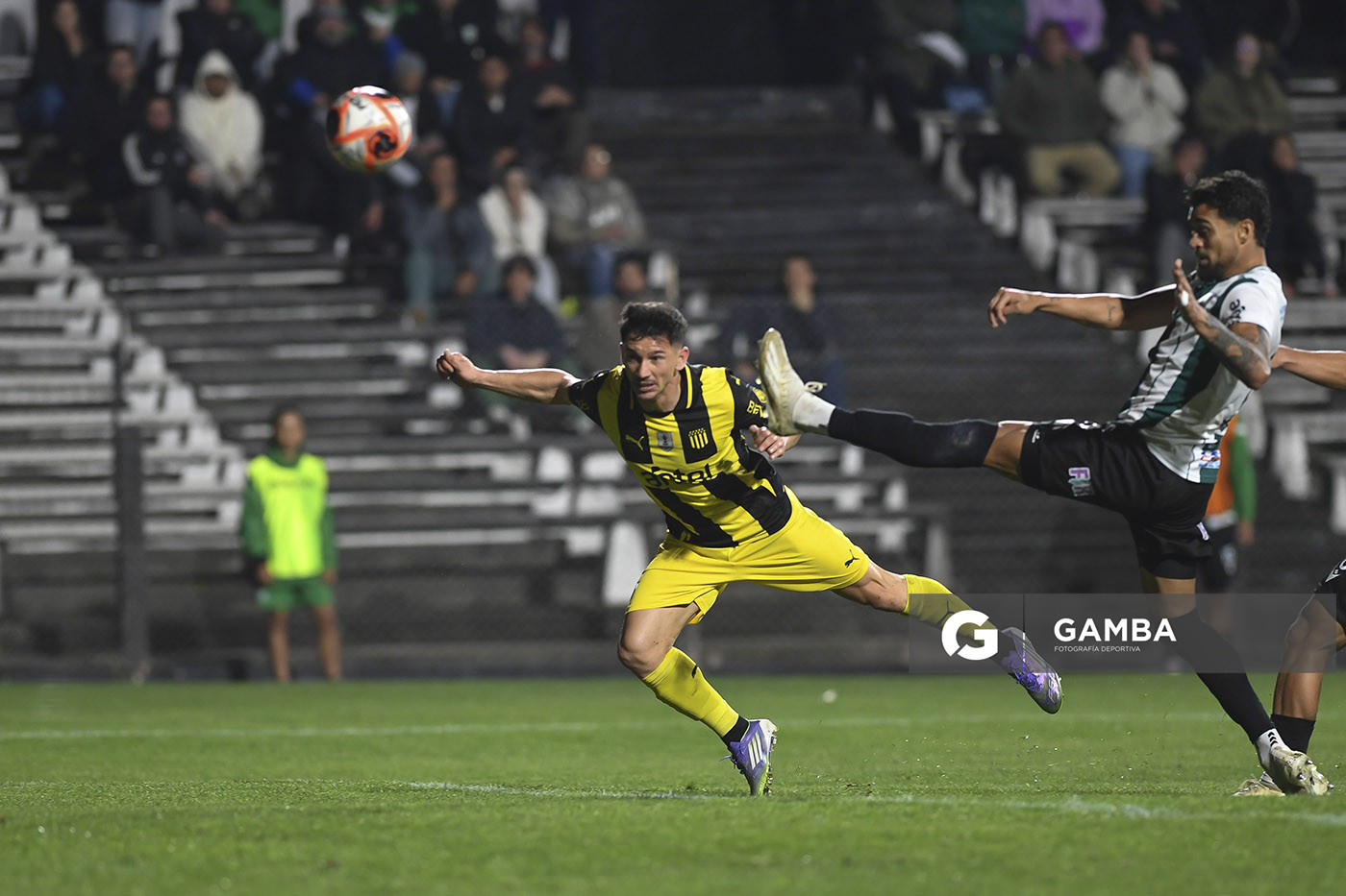 Maximiliano Silvera, de Peñarol. Torneo Clausura. Estadio Parque Alfredo V. Viera.