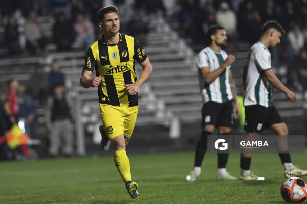 Maximiliano Silvera, de Peñarol. Torneo Clausura. Estadio Parque Alfredo V. Viera.