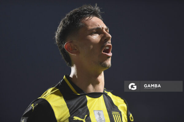 Maximiliano Silvera, de Peñarol. Torneo Clausura. Estadio Parque Alfredo V. Viera.