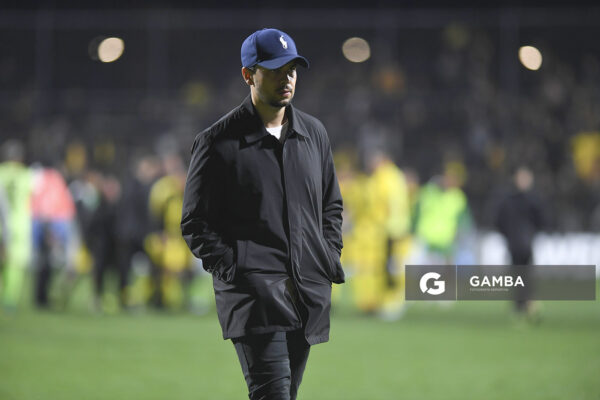 Cristian Chambian, director técnico de Racing. Torneo Clausura. Estadio Parque Alfredo V. Viera.