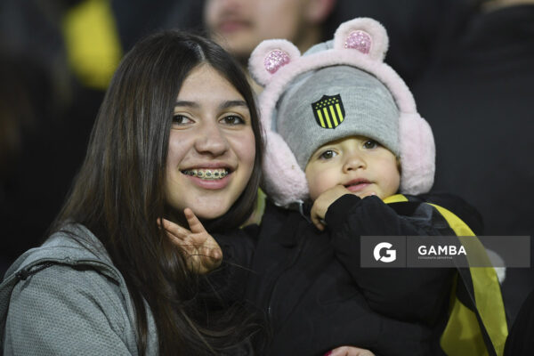 Hinchas de Peñarol. Copa Conmebol Libertadores. Estadio Campeón del Siglo.
