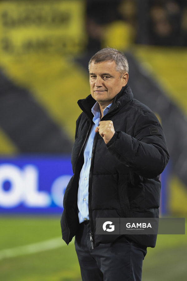 Diego Aguirre, director técnico de Peñarol. Copa Conmebol Libertadores. Estadio Campeón del Siglo.