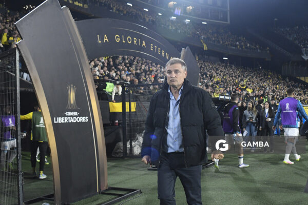 Diego Aguirre, director técnico de Peñarol. Copa Conmebol Libertadores. Estadio Campeón del Siglo.