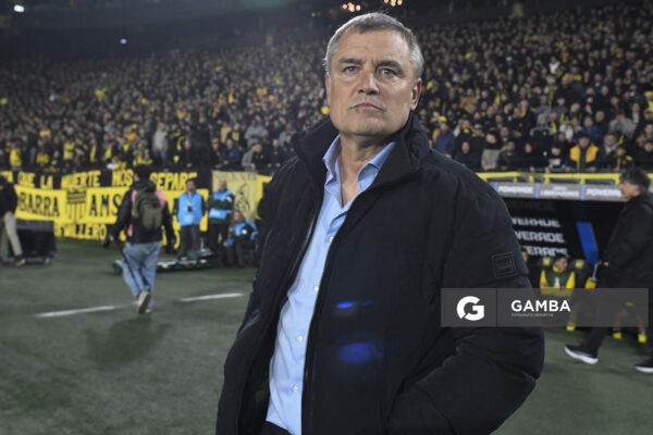 Diego Aguirre, director técnico de Peñarol. Copa Conmebol Libertadores. Estadio Campeón del Siglo.