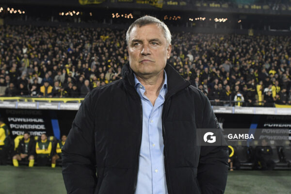 Diego Aguirre, director técnico de Peñarol. Copa Conmebol Libertadores. Estadio Campeón del Siglo.