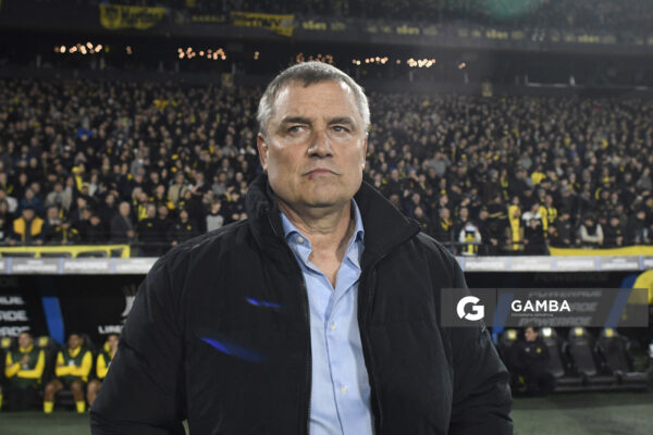 Diego Aguirre, director técnico de Peñarol. Copa Conmebol Libertadores. Estadio Campeón del Siglo.