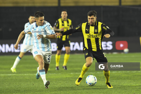 Eric Remedi, de Peñarol. Copa Conmebol Libertadores. Estadio Campeón del Siglo.
