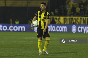 Leonardo Fernández, de Peñarol. Copa Conmebol Libertadores. Estadio Campeón del Siglo.