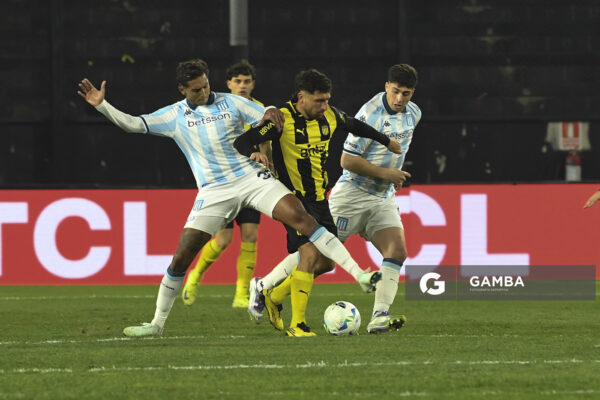 Eric Remedi, de Peñarol. Copa Conmebol Libertadores. Estadio Campeón del Siglo.