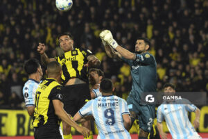 Javier Méndez, de Peñarol. Copa Conmebol Libertadores. Estadio Campeón del Siglo.