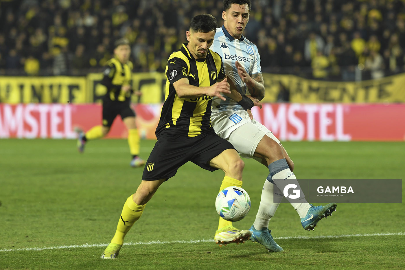 Maximiliano Silvera, de Peñarol. Copa Conmebol Libertadores. Estadio Campeón del Siglo.